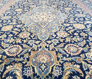 Fine Hand-Knotted Persian Kashan Carpet