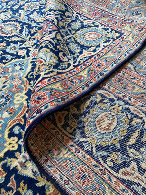 Hand-knotted Persian Kashan Carpet