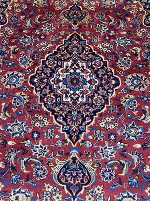 Hand-Knotted Persian Kashan Carpet