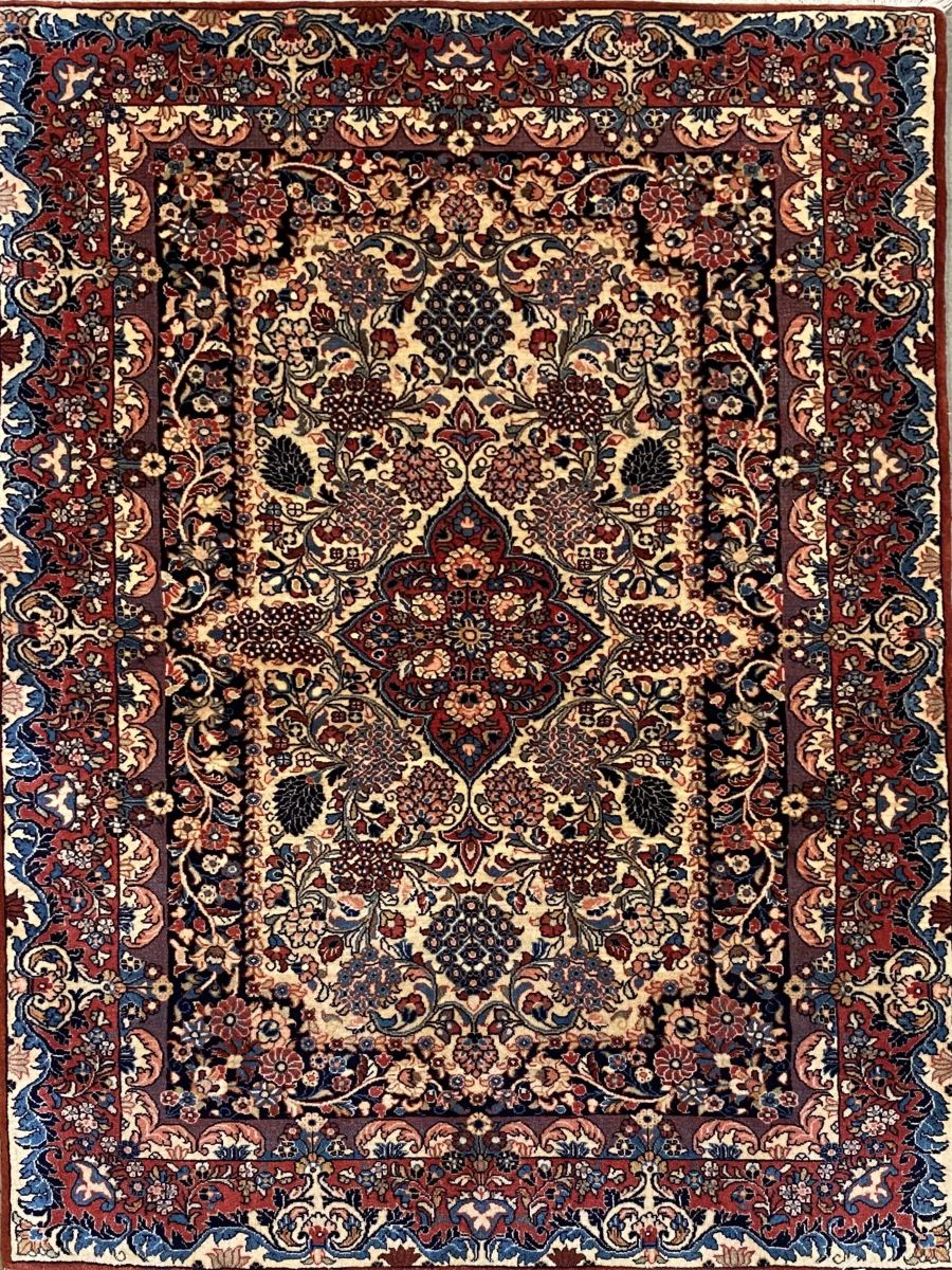 Rare Hand-Knotted Persian Sarouq Carpet