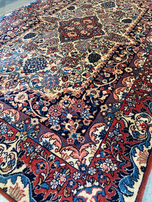 Rare Hand-Knotted Persian Sarouq Carpet