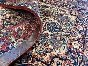 Rare Hand-Knotted Persian Sarouq Carpet