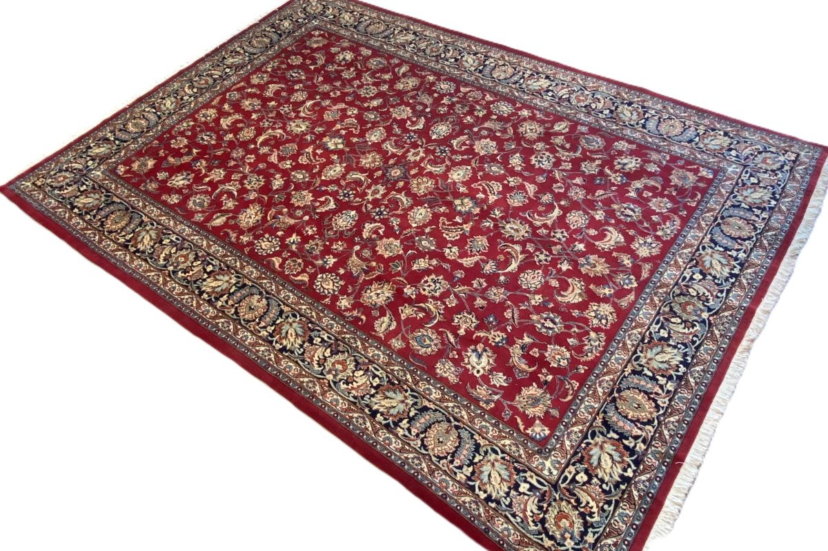 Fine Hand-Knotted Persian Mashhad Carpet