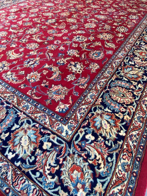 Fine Hand-Knotted Persian Mashhad Carpet