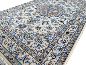 Fine Hand-Knotted Persian Naien Carpet