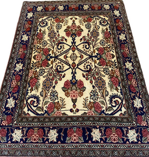 Fine Hand-Knotted Persian Bidjar Carpet