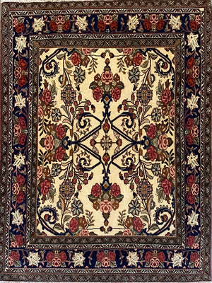 Fine Hand-Knotted Persian Bidjar Carpet