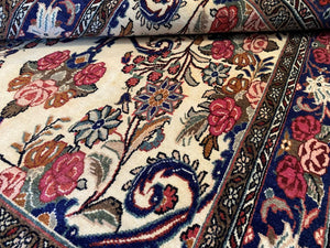 Fine Hand-Knotted Persian Bidjar Carpet