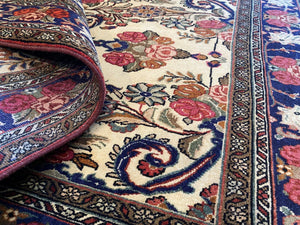 Fine Hand-Knotted Persian Bidjar Carpet