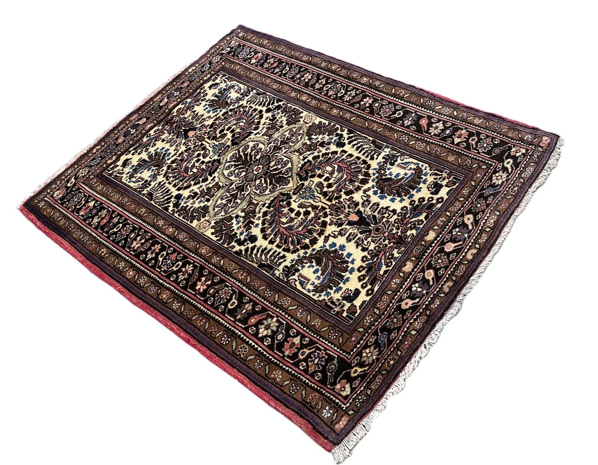 Fine Hand-Knotted Persian Bidjar Rug