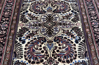 Fine Hand-Knotted Persian Bidjar Rug