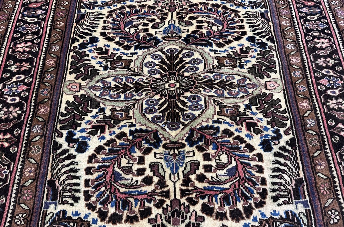 Fine Hand-Knotted Persian Bidjar Rug