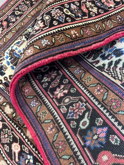 Fine Hand-Knotted Persian Bidjar Rug