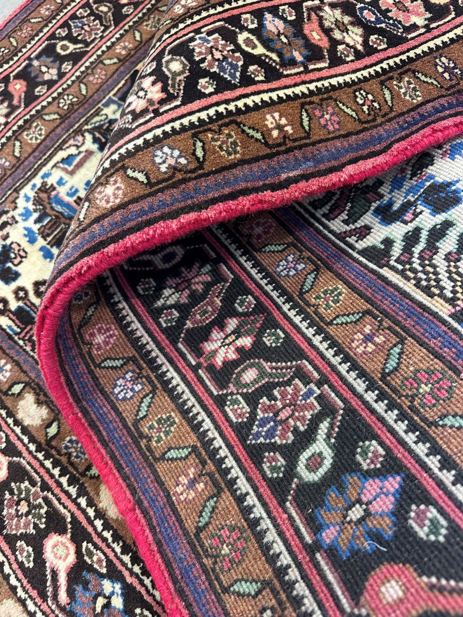 Fine Hand-Knotted Persian Bidjar Rug