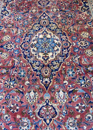 Fine Hand-Knotted Persian Kashan Carpet