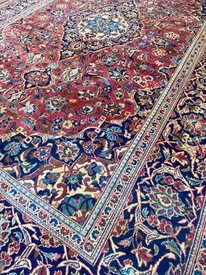 Fine Hand-Knotted Persian Kashan Carpet