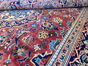 Fine Hand-Knotted Persian Kashan Carpet