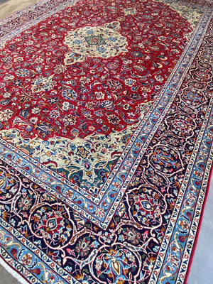 Fine Hand-Knotted Persian Kashan Carpet