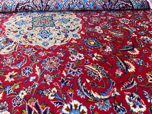 Fine Hand-Knotted Persian Kashan Carpet