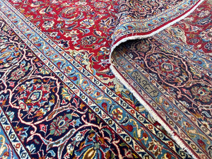 Fine Hand-Knotted Persian Kashan Carpet