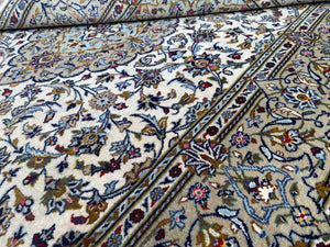 Fine Hand-Knotted Persian Kashan Carpet