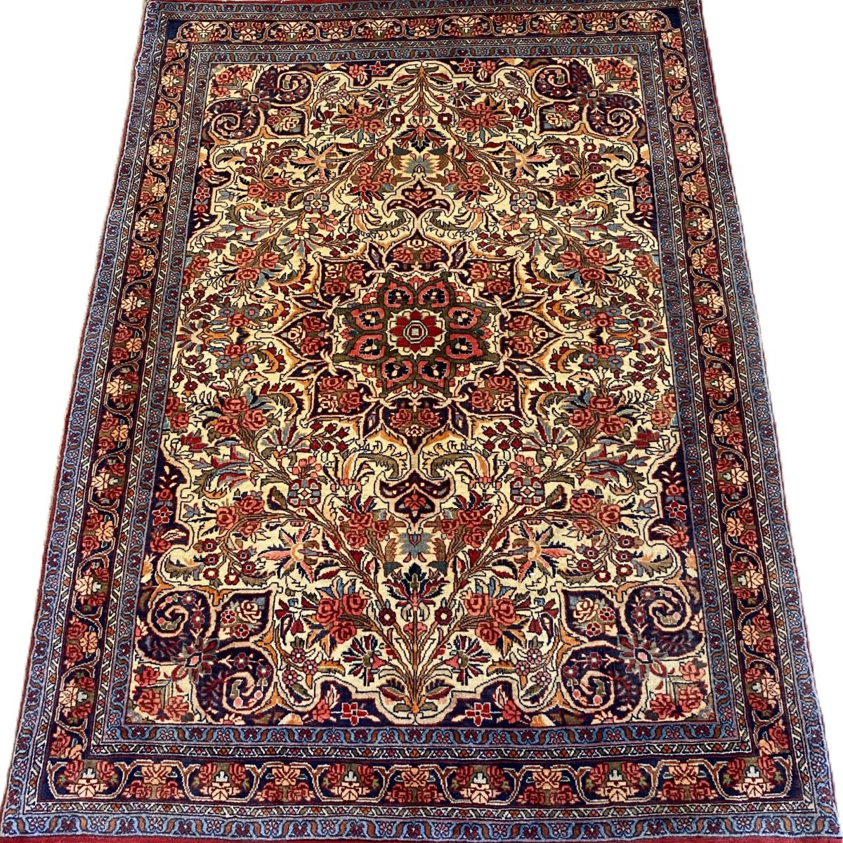 Fine Hand-Knotted Persian Bidjar Rug