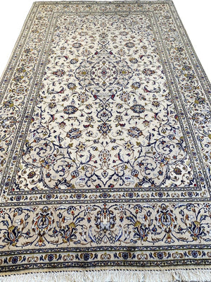 Fine Hand-Knotted Persian Kashan Carpet