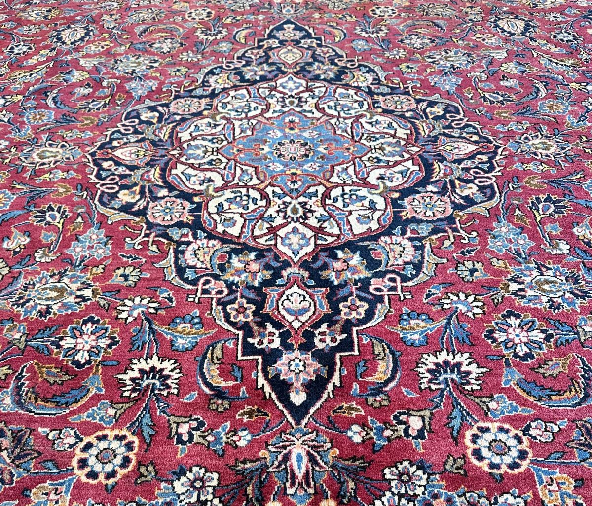 Fine Hand-Knotted Persian Kashan Carpet