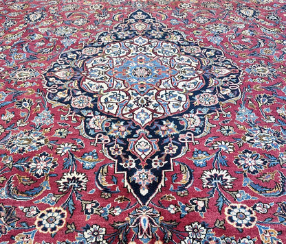 Fine Hand-Knotted Persian Kashan Carpet