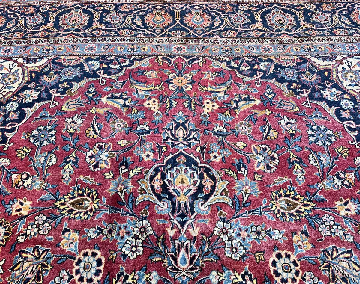 Fine Hand-Knotted Persian Kashan Carpet