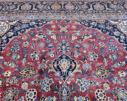 Fine Hand-Knotted Persian Kashan Carpet