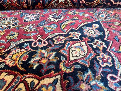 Fine Hand-Knotted Persian Kashan Carpet