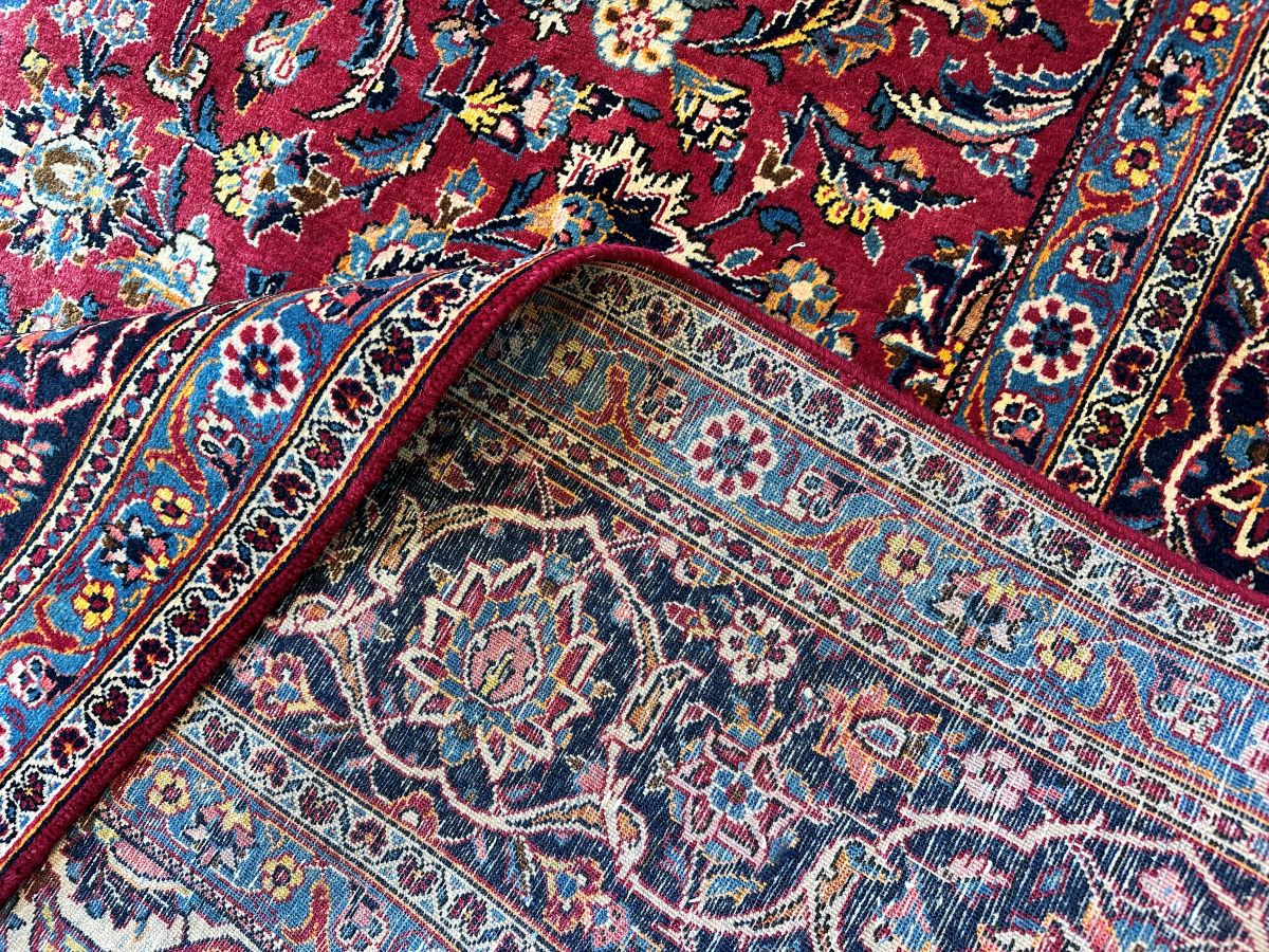 Fine Hand-Knotted Persian Kashan Carpet