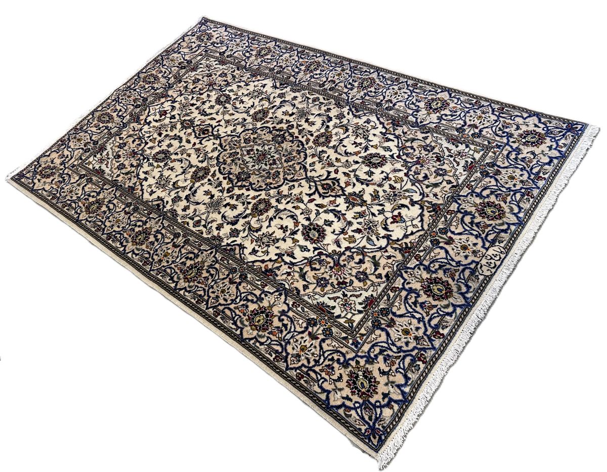 Fine Hand-Knotted Persian Kashan Carpet