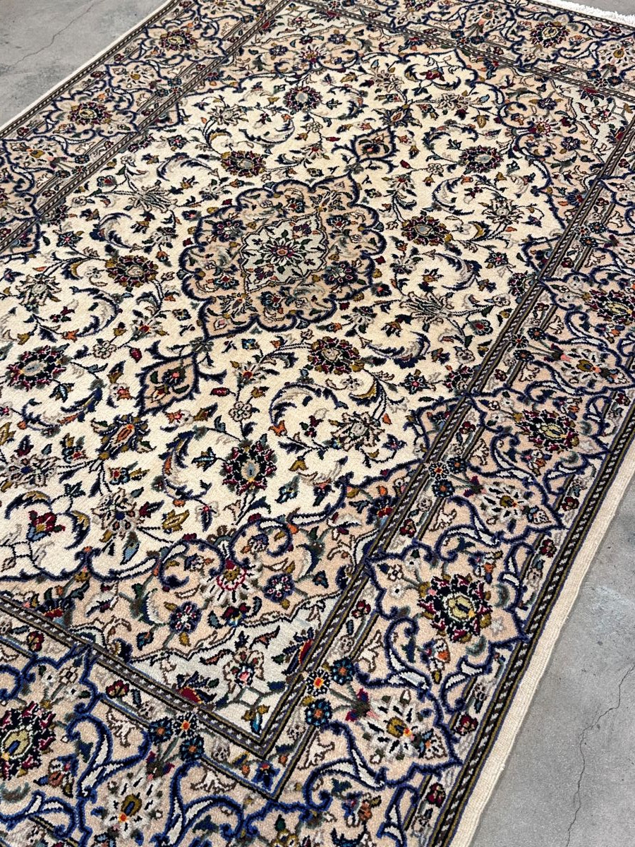 Fine Hand-Knotted Persian Kashan Carpet