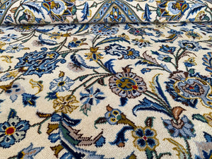 Fine Hand-Knotted Persian Kashan Carpet