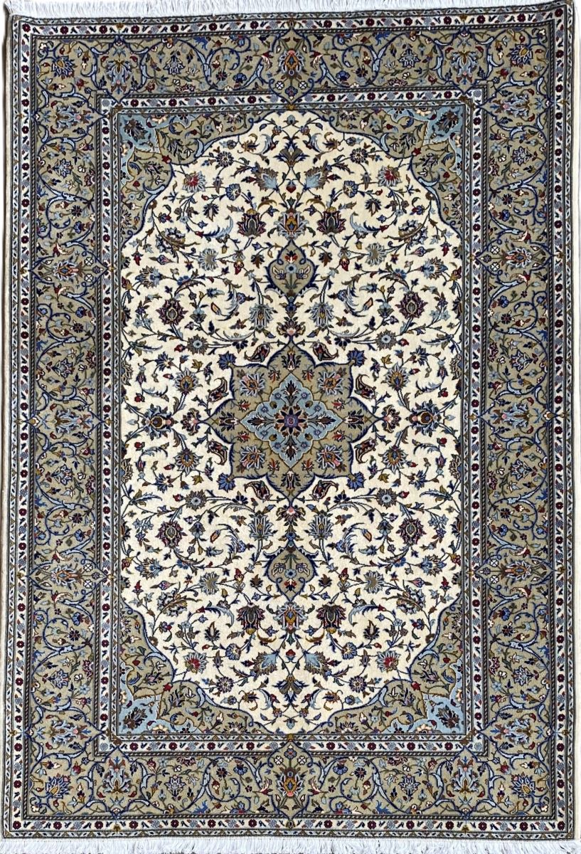 Fine Hand-Knotted Persian Kashan Carpet