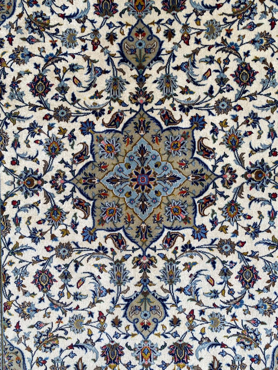 Fine Hand-Knotted Persian Kashan Carpet