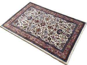 Fine Hand-Knotted Persian Sarouq Carpet