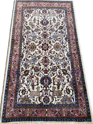 Fine Hand-Knotted Persian Sarouq Carpet