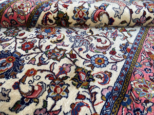 Fine Hand-Knotted Persian Sarouq Carpet