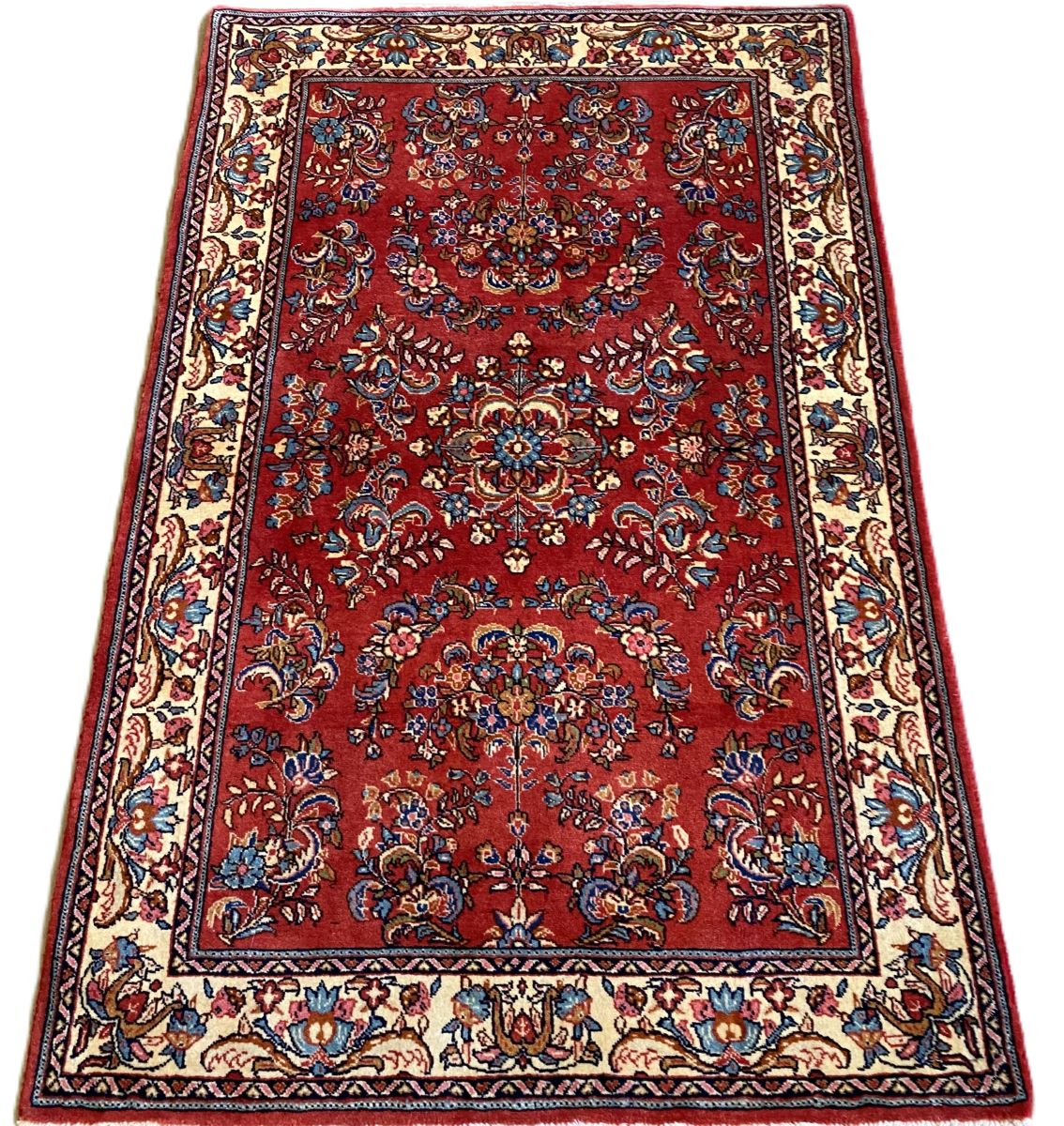 Fine Hand-Knotted Persian Sarouq Carpet