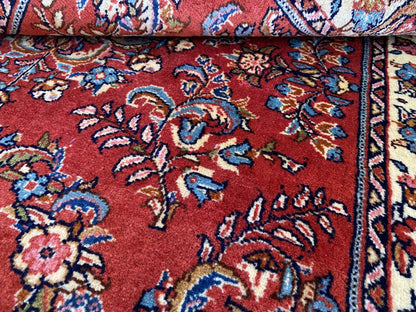 Fine Hand-Knotted Persian Sarouq Carpet