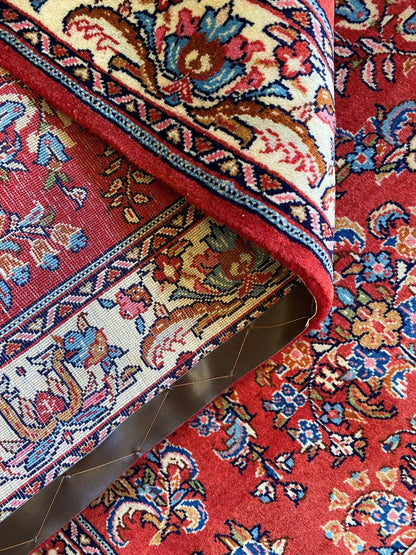 Fine Hand-Knotted Persian Sarouq Carpet