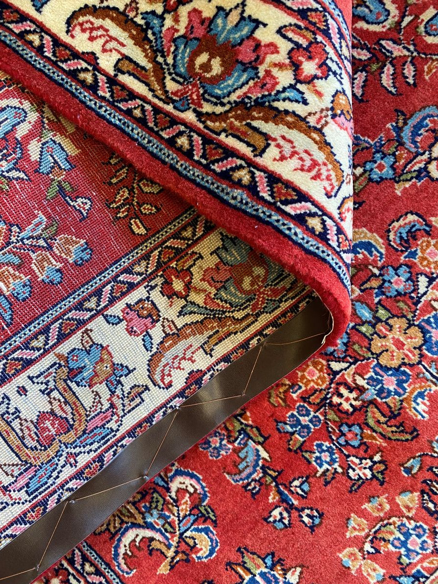 Fine Hand-Knotted Persian Sarouq Carpet