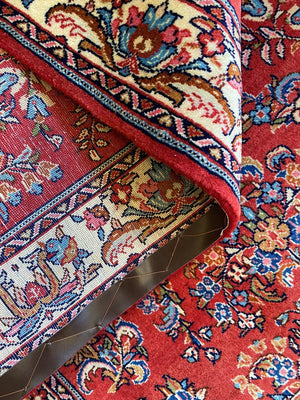 Fine Hand-Knotted Persian Sarouq Carpet