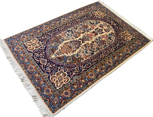 Fine Hand-Knotted Persian Sarouq Ghiasabad Carpet