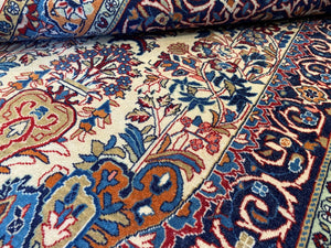 Fine Hand-Knotted Persian Sarouq Ghiasabad Carpet