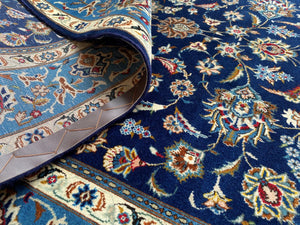 Fine Hand-Knotted Persian Kashan Carpet