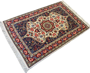 Fine Hand-Knotted Persian Bidjar Carpet